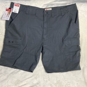Wrangler men’s size 46 relaxed fit gray